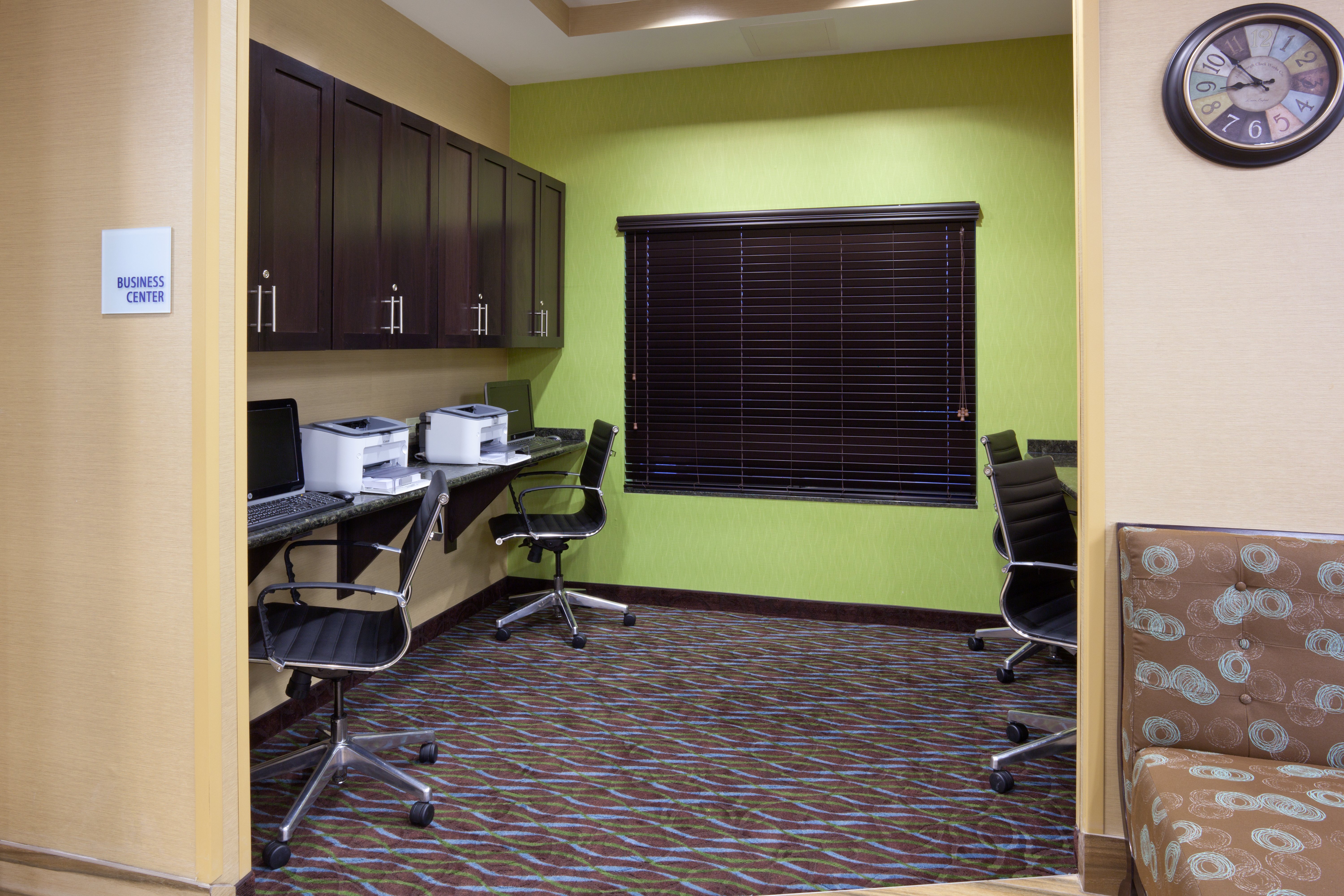 holiday inn express hotel and suites fort dodge by ihg