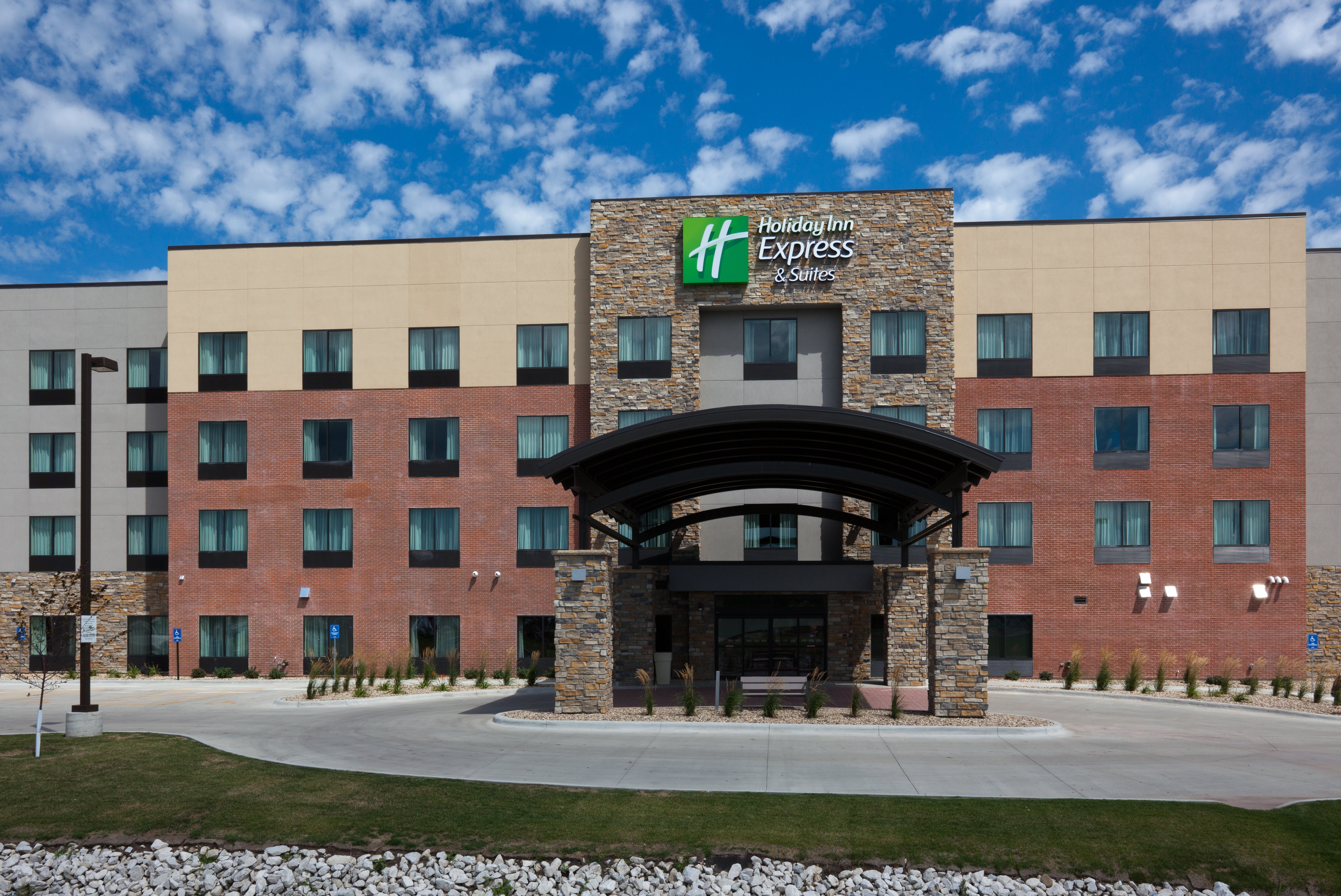 holiday inn express hotel and suites fort dodge by ihg