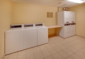 Candlewood Suites Fargo-N. Dakota State University By Ihg,Fargo>>Clay County,3 star