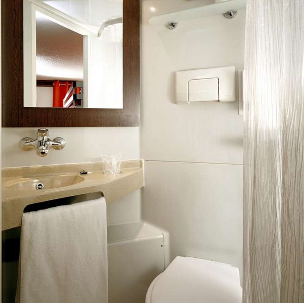 premiere classe lille ouest lomme