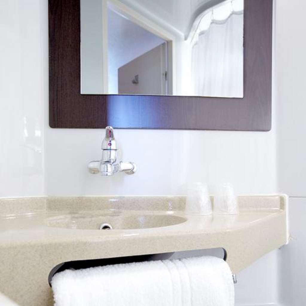 premiere classe lille ouest lomme