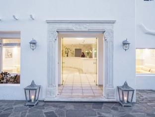manoulas beach mykonos resort