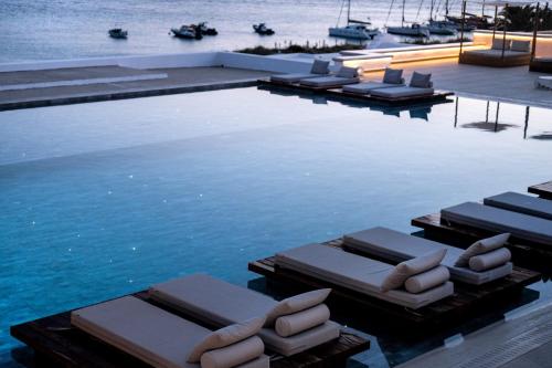 manoulas beach mykonos resort