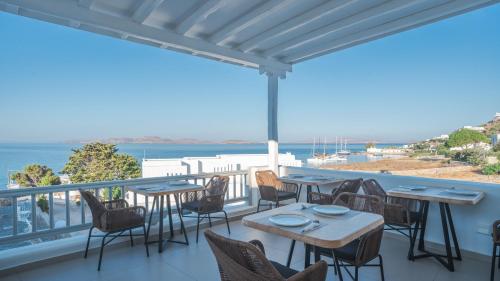 manoulas beach mykonos resort