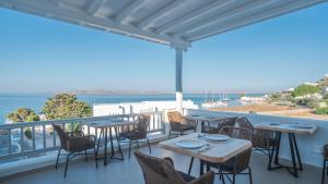 manoulas beach mykonos resort