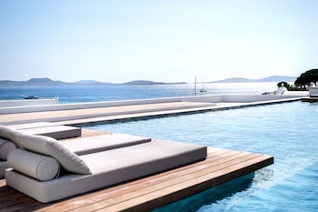 manoulas beach mykonos resort