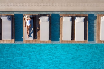 manoulas beach mykonos resort