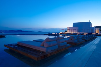 manoulas beach mykonos resort