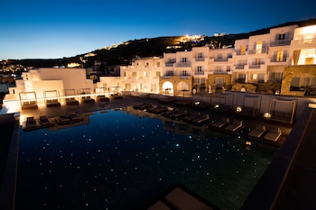 manoulas beach mykonos resort