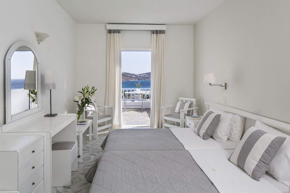 manoulas beach mykonos resort