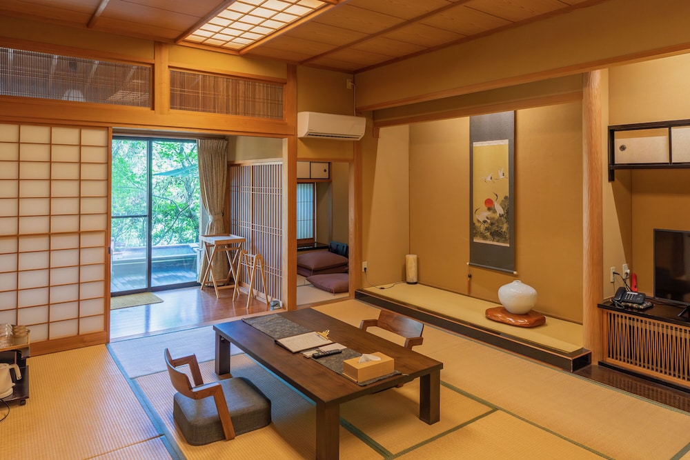 kirishima momijitani seiryuso