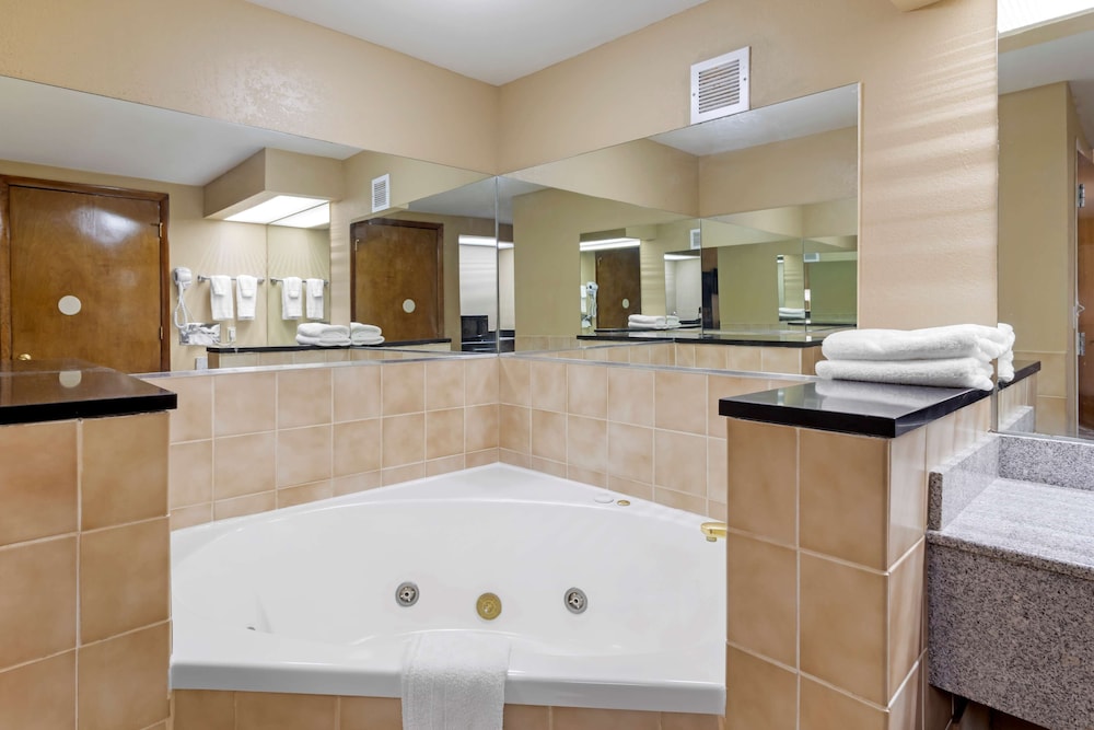 ramada limited knoxville area