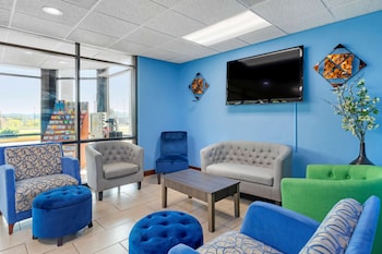 ramada limited knoxville area