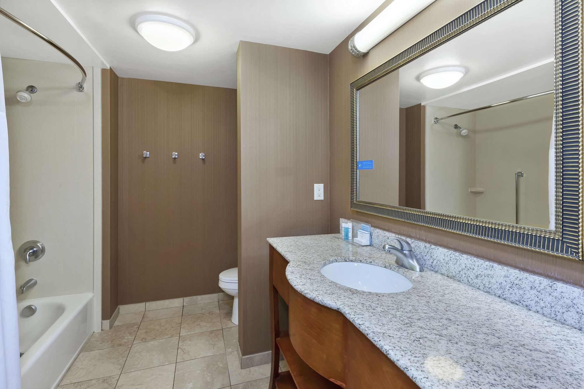 hampton inn and suites grand rapids airport 28th st