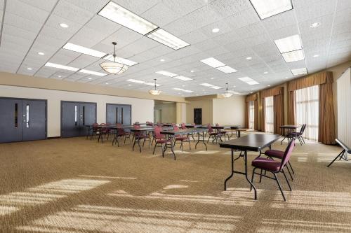 mainstay suites fitchburg madison