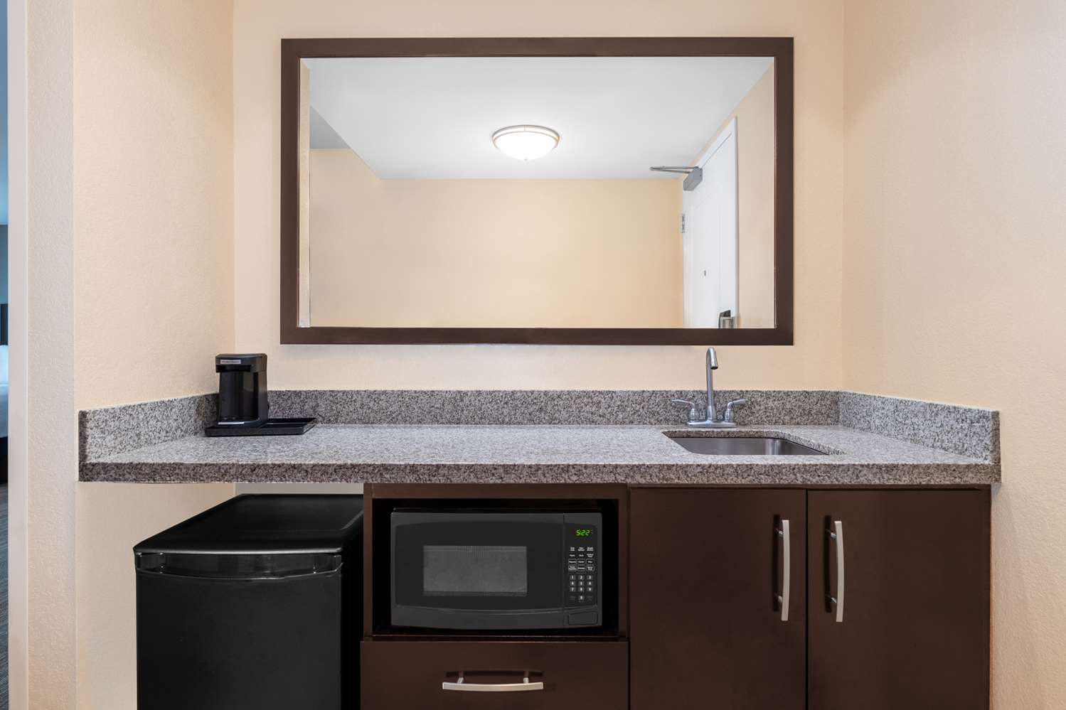 hampton inn and suites madison downtown