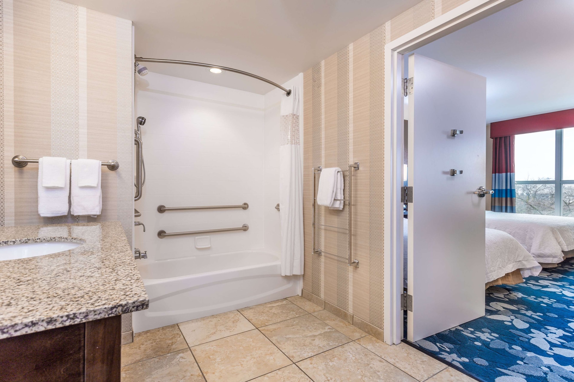 hampton inn and suites madison downtown