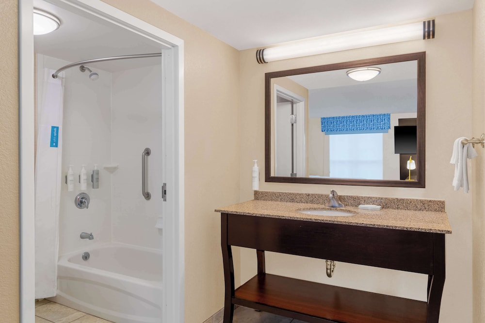 hampton inn and suites madison downtown