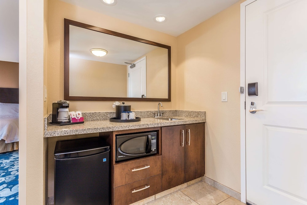 hampton inn and suites madison downtown