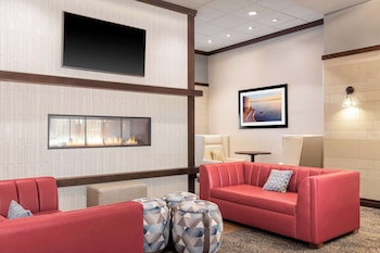 Hampton Inn & Suites Madison / Downtown,Dane County Regional Airport>>Dane,3 star