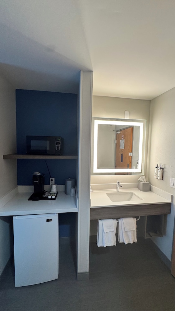 holiday inn express deforest by ihg