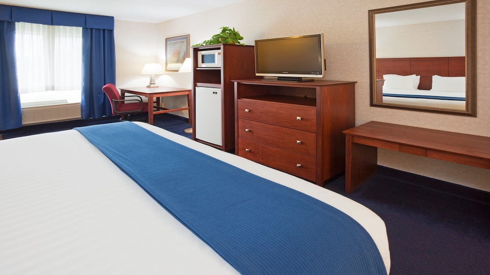 holiday inn express deforest by ihg