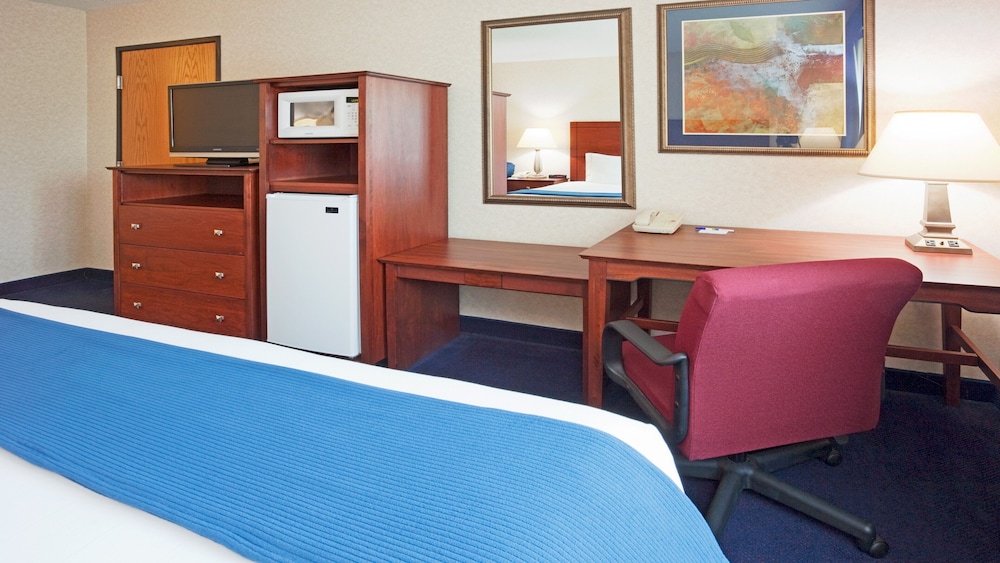 holiday inn express deforest by ihg