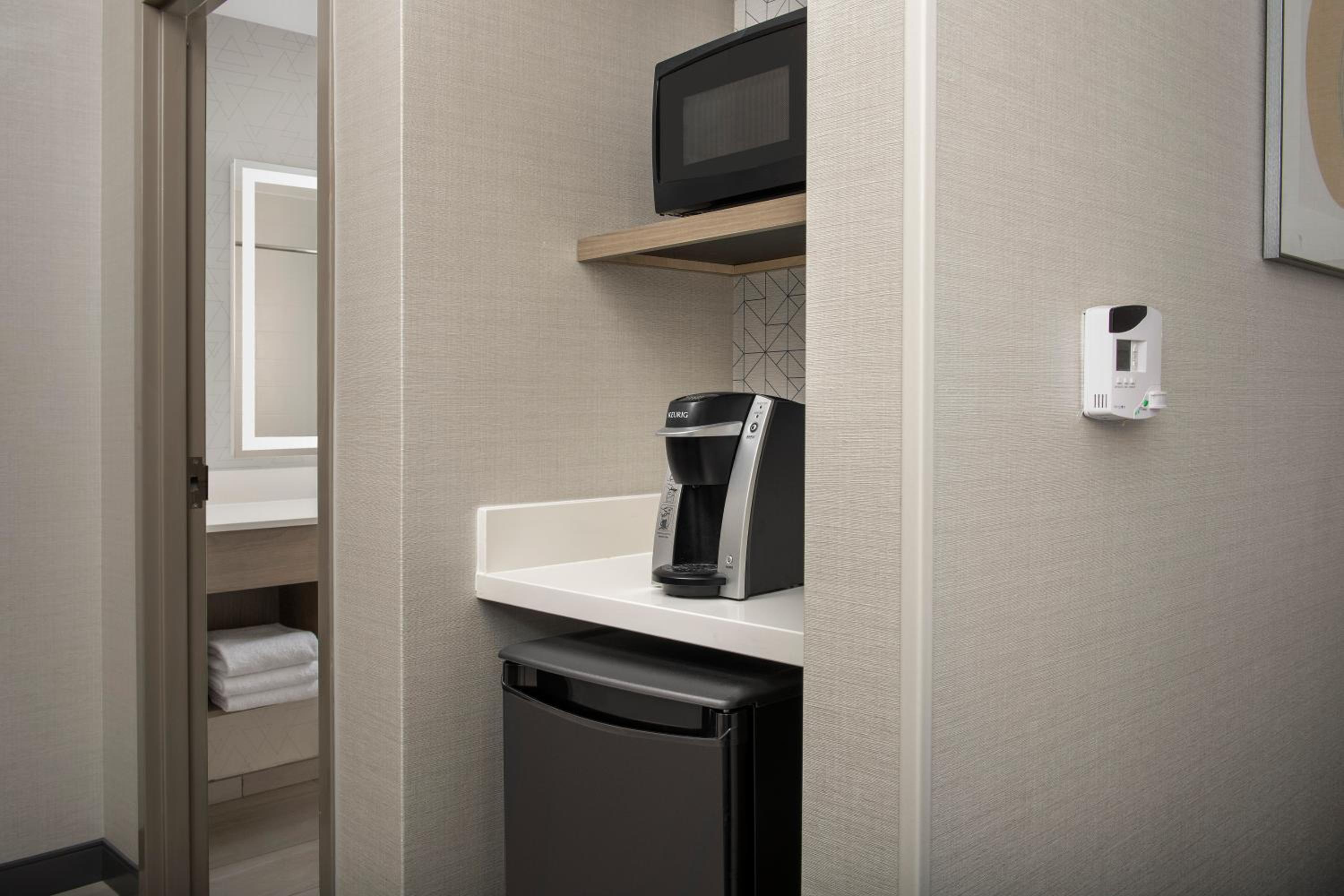 holiday inn express and suites knoxville clinton by ihg