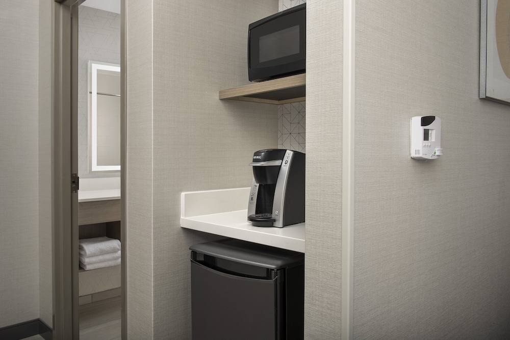 holiday inn express and suites knoxville clinton by ihg