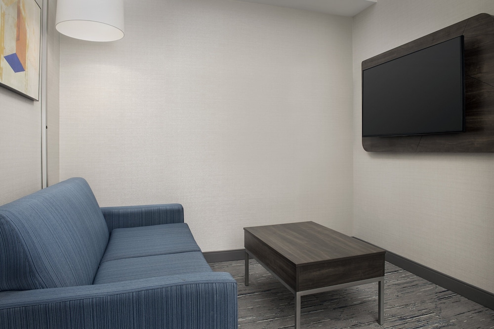 holiday inn express and suites knoxville clinton by ihg