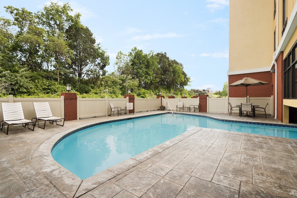 holiday inn express and suites knoxville clinton by ihg