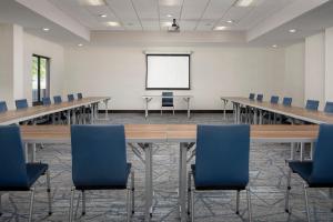 holiday inn express and suites knoxville clinton by ihg