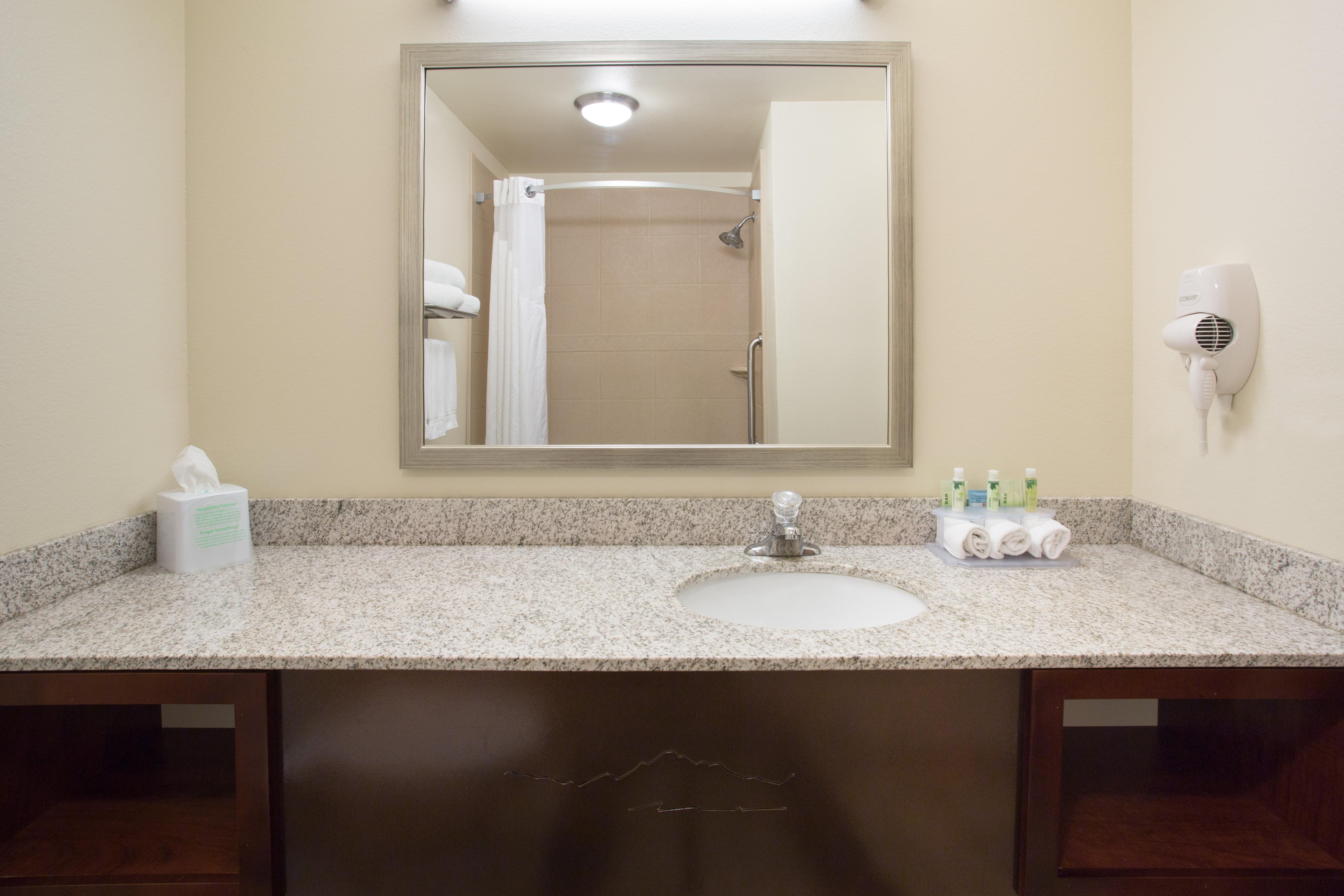 holiday inn express and suites glendive by ihg