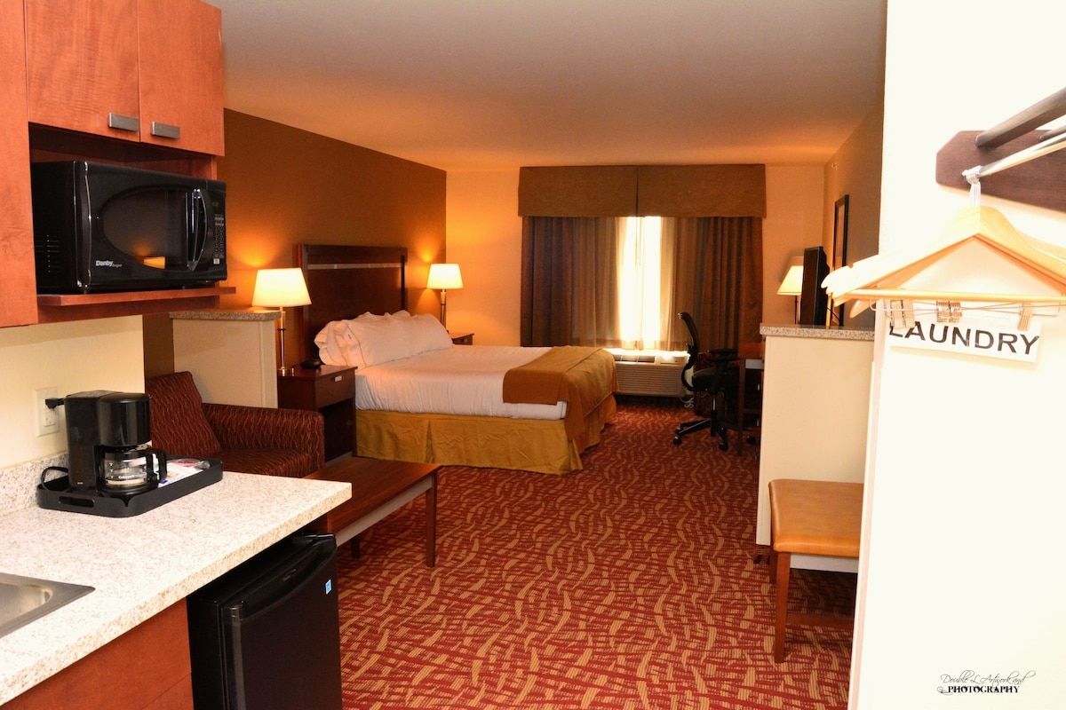 holiday inn express and suites glendive by ihg