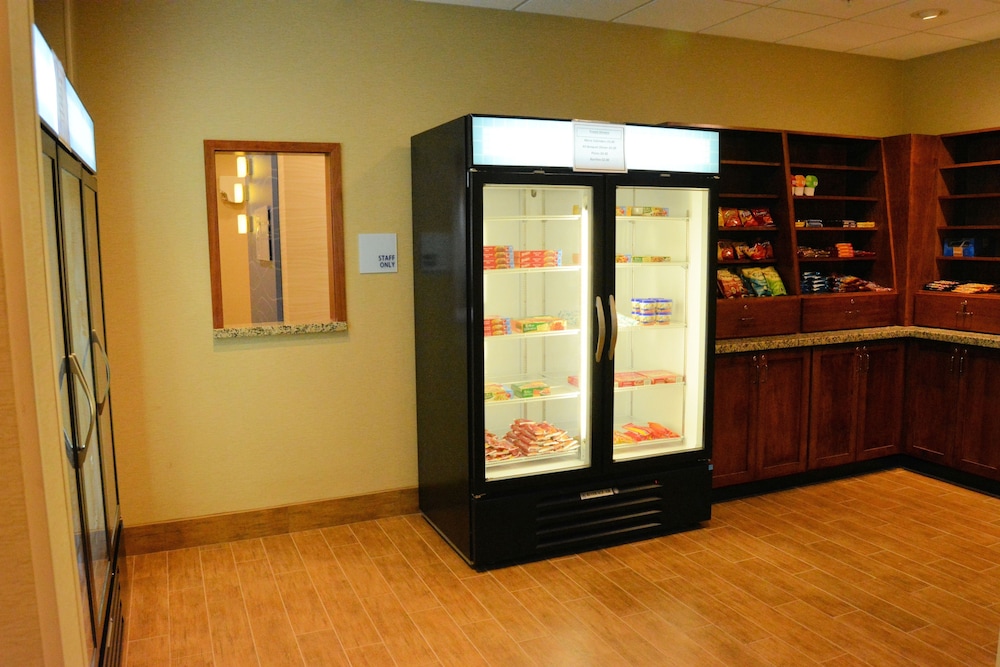 holiday inn express and suites glendive by ihg