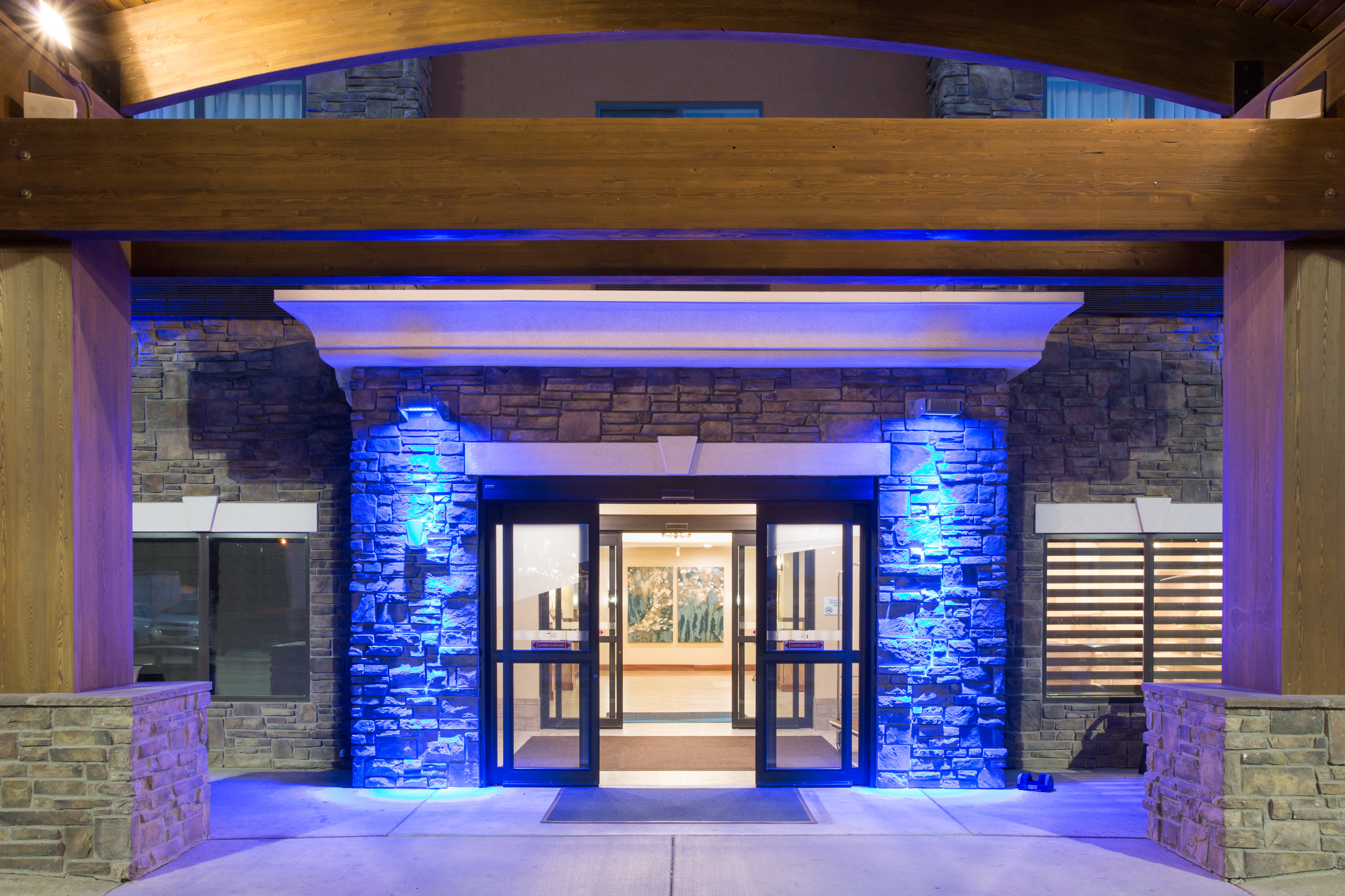holiday inn express and suites glendive by ihg