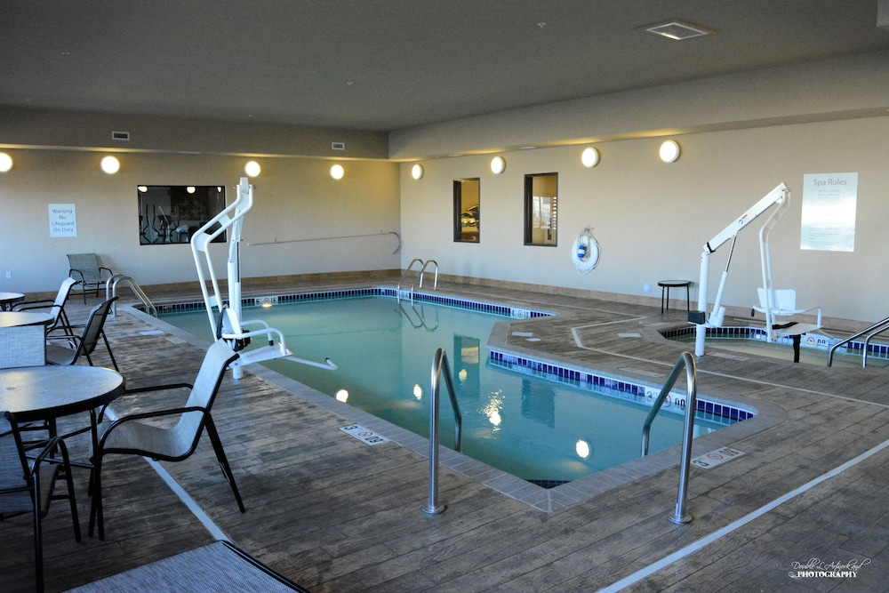 holiday inn express and suites glendive by ihg