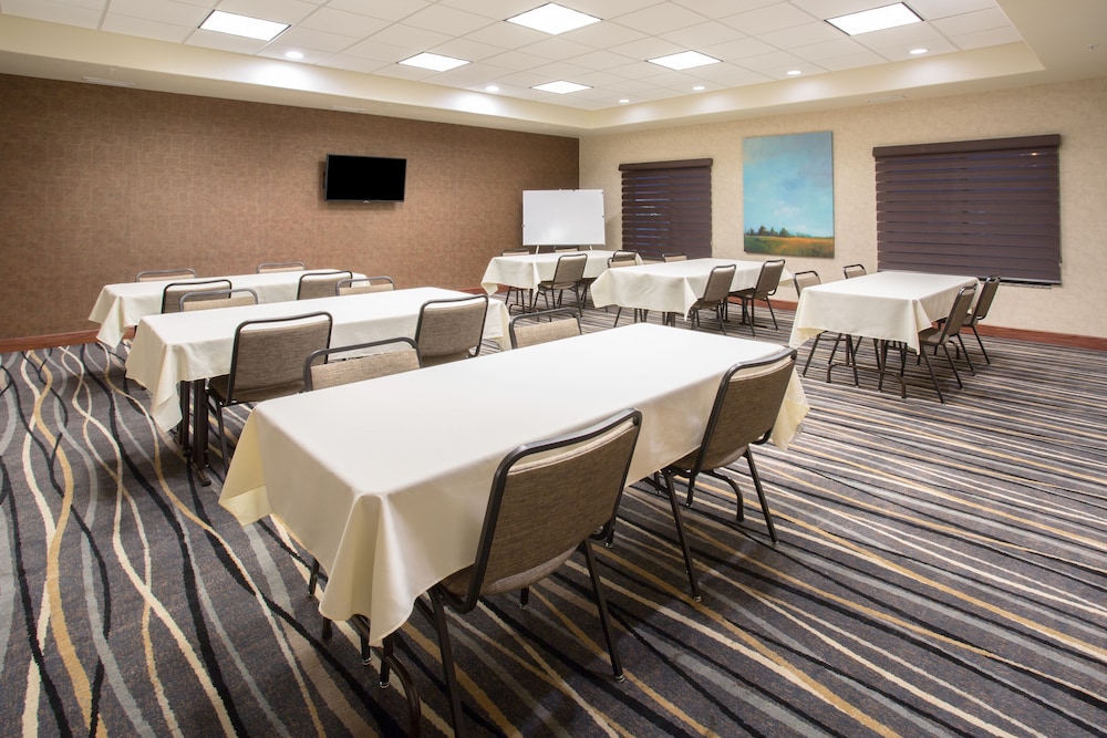 holiday inn express and suites glendive by ihg