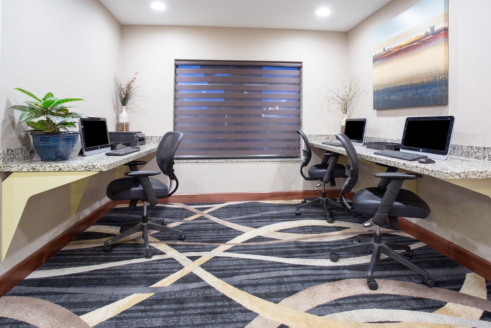 holiday inn express and suites glendive by ihg
