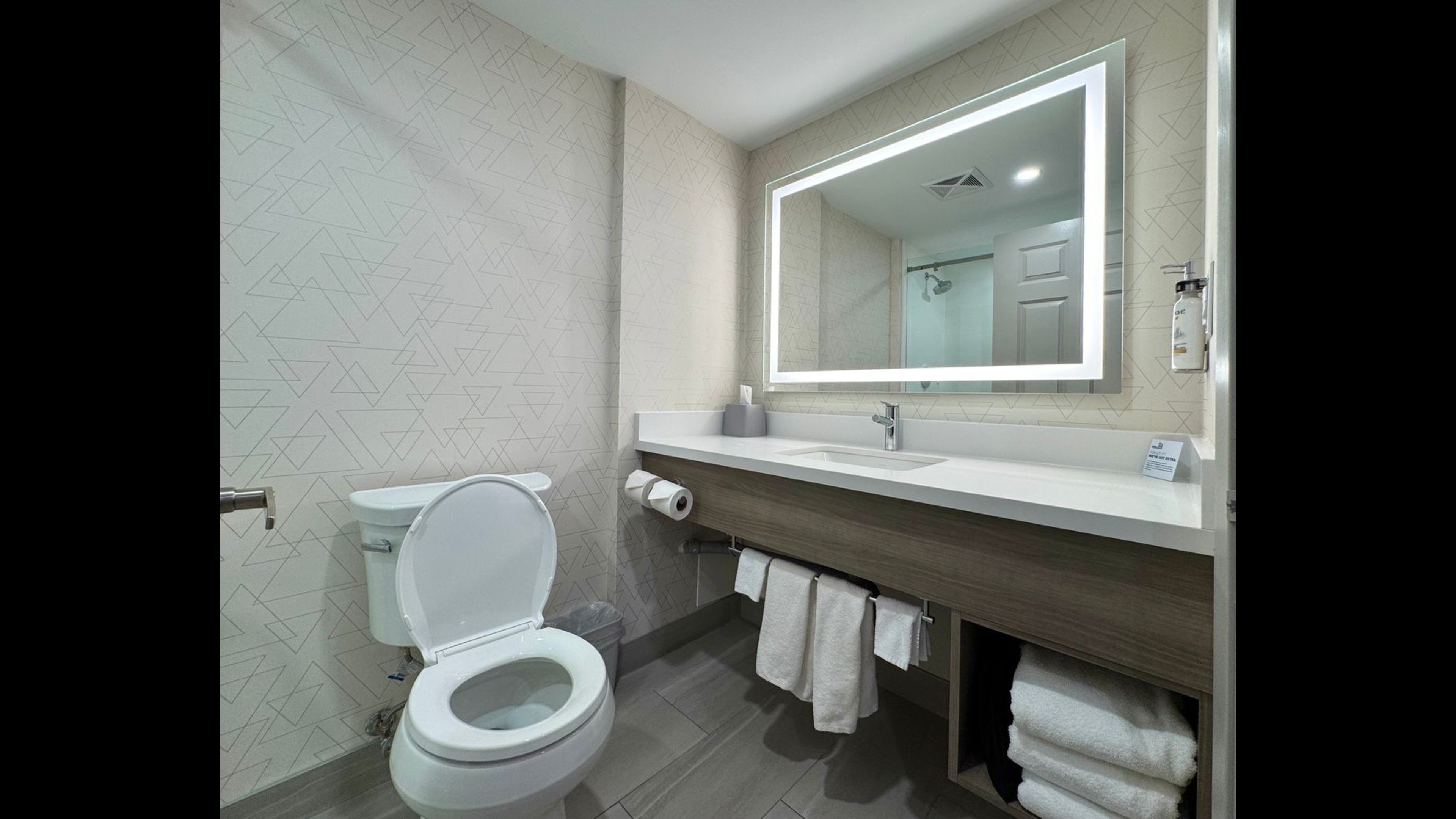 holiday inn express and suites brampton by ihg