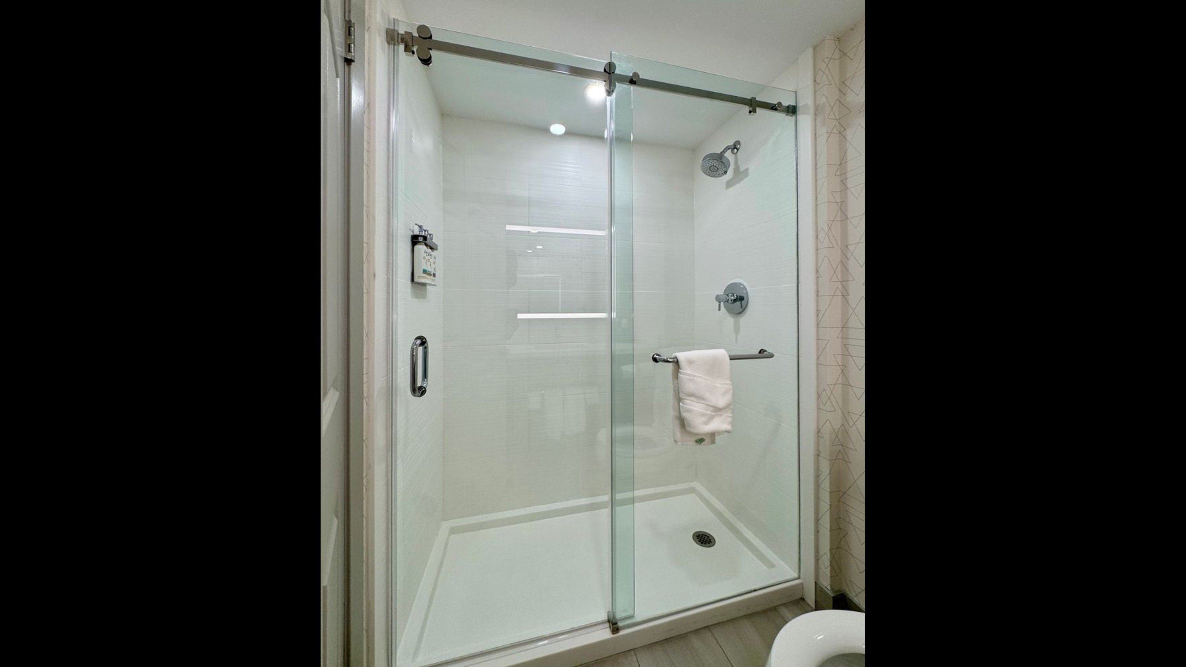 holiday inn express and suites brampton by ihg