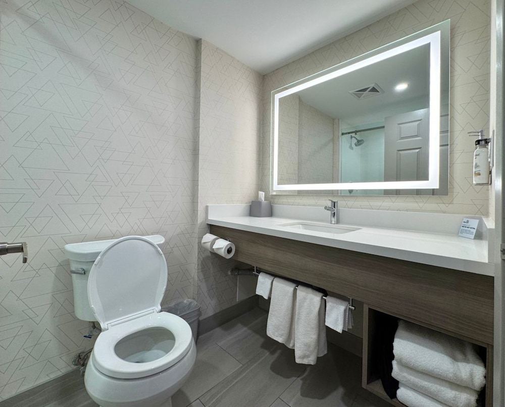holiday inn express and suites brampton by ihg