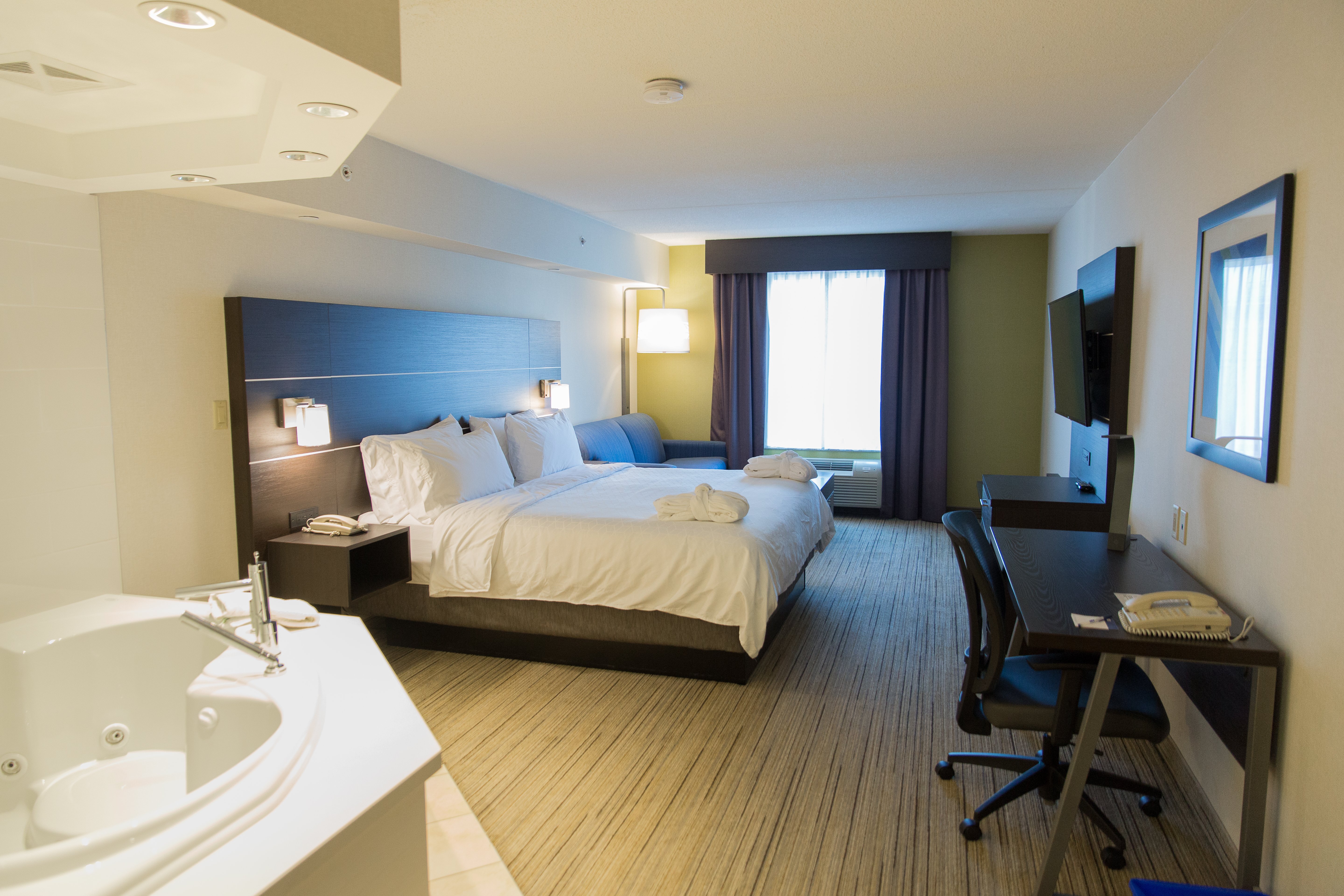 holiday inn express and suites brampton by ihg
