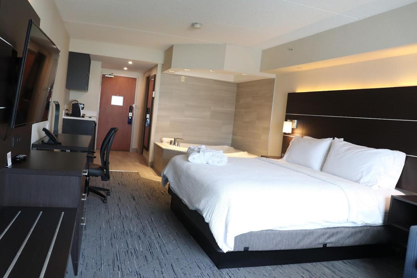 holiday inn express and suites brampton by ihg