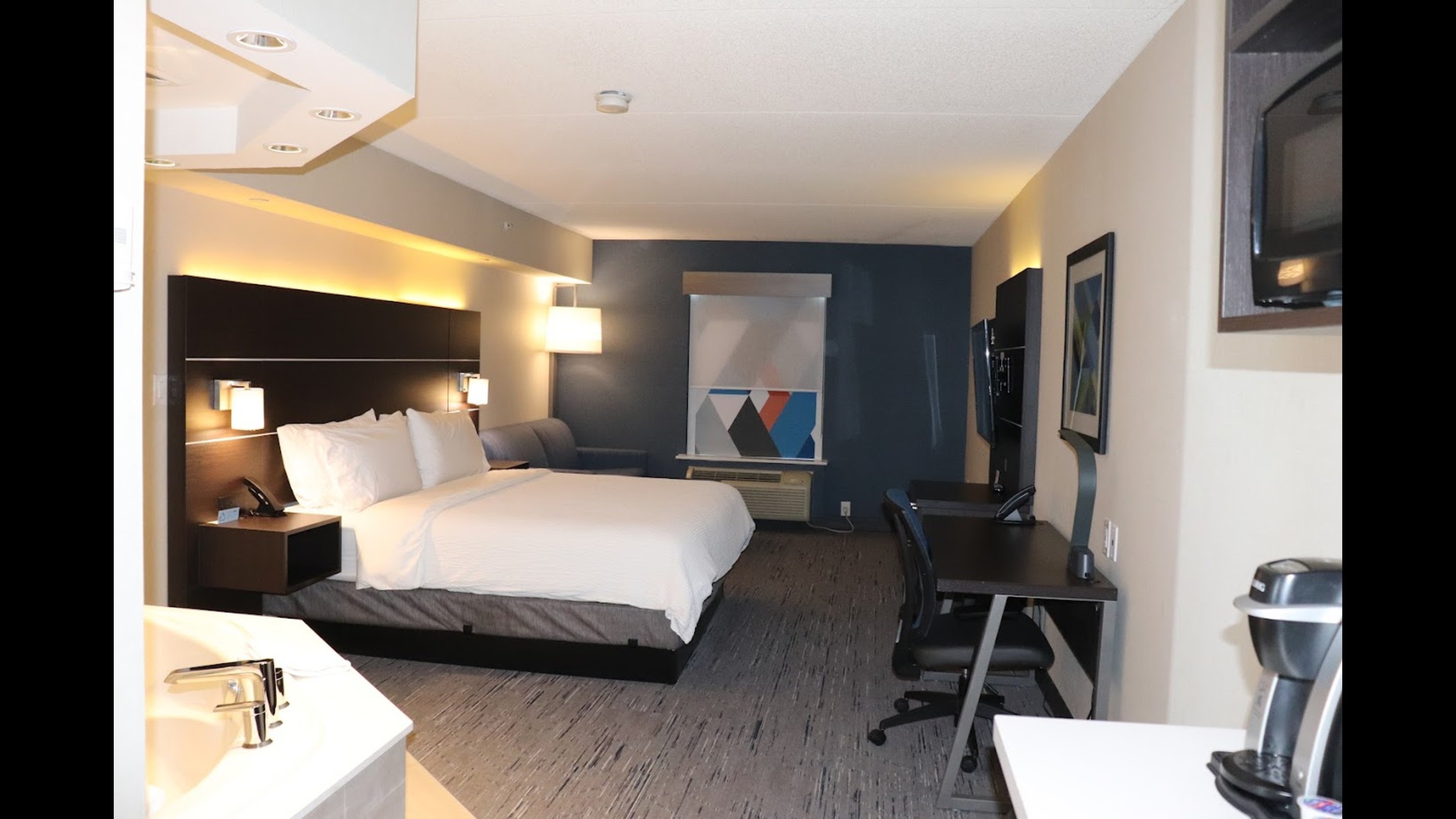 holiday inn express and suites brampton by ihg
