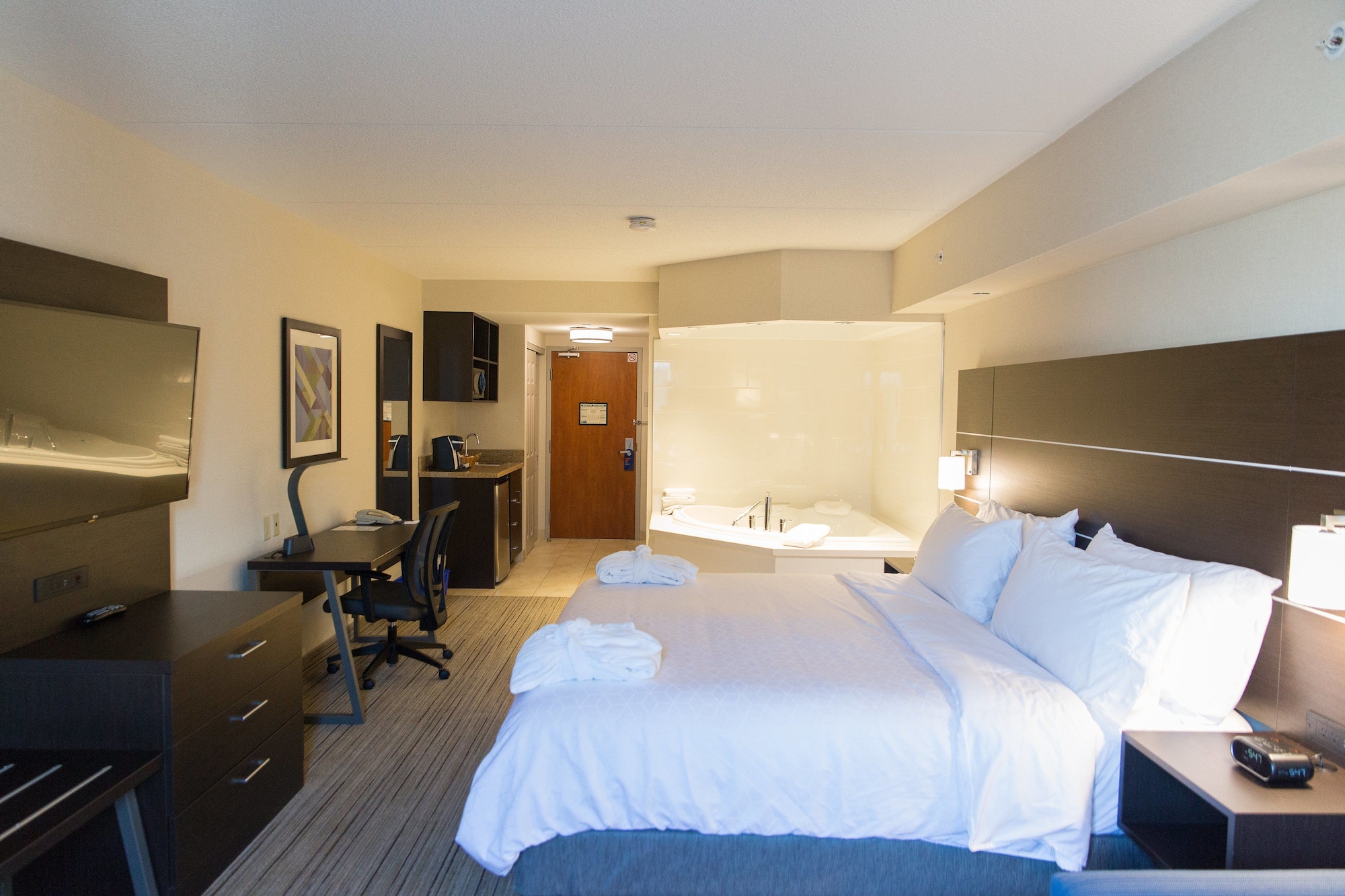 holiday inn express and suites brampton by ihg