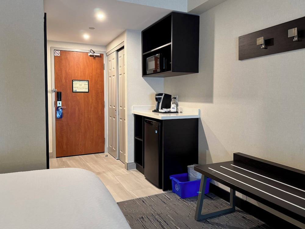 holiday inn express and suites brampton by ihg