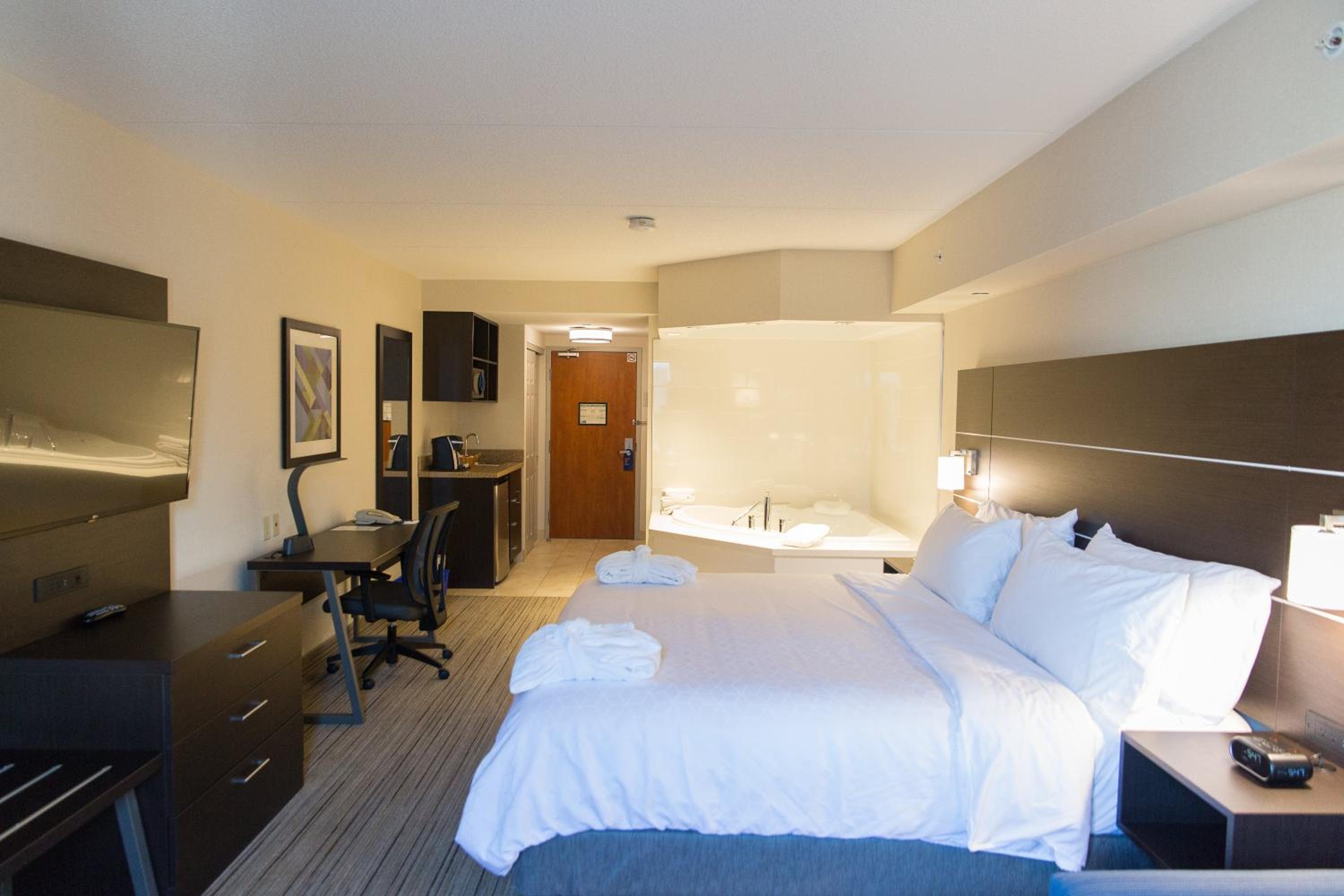 holiday inn express and suites brampton by ihg