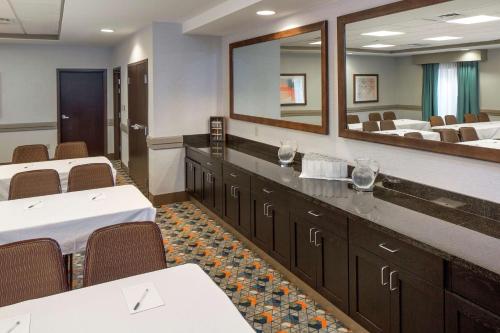 hampton inn and suites spokane valley