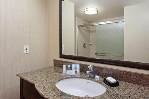 hampton inn and suites fresno northwest